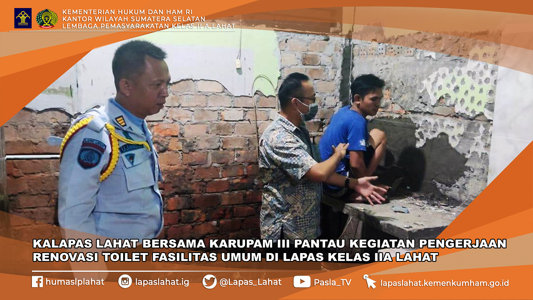 di Hari Raya Waisak Kalapas Lahat bersama Karupam III pantau kegiatan pengerjaan renovasi toilet fasilitas umum di Lapas Kelas IIA Lahat